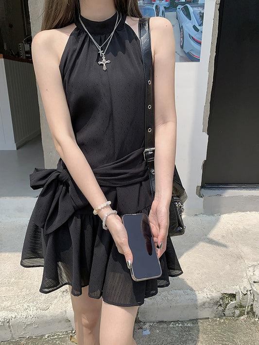 VERILADY |ホルターネックギャザー裾フレアワンピース 腰紐付き