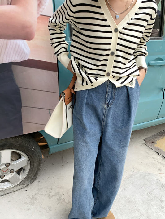 XÁC MINH | Áo len dệt kim sọc cổ chữ V